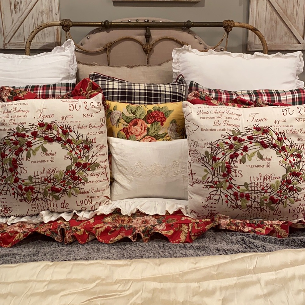 NWOT SET OF 2 STOREHOUSE FRENCH COUNTRY 19” PILLOWS